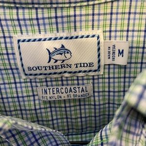Southern Tide Intercostal button-down Medium. Light weight breathable